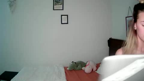 shypetitebaby online show from April 10, 5:30 pm