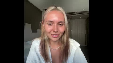 You fav Miss Si online show from March 4, 9:27 am