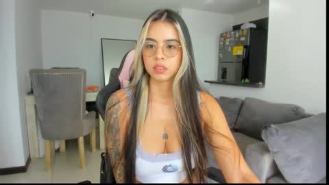 Snapshot of silvana_rodriguez_ chatting on September 15, 1:19 pm Silvana online show from September 15, 1:19 pm