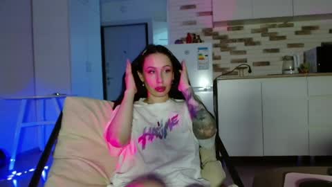 silver_still online show from May 8, 5:59 pm