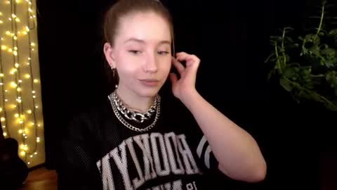 Sindi online show from September 12, 1:51 pm