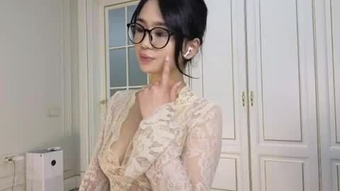 Ellie online show from April 17, 8:05 am