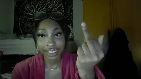 sireddesired_ online show from April 14, 6:24 am