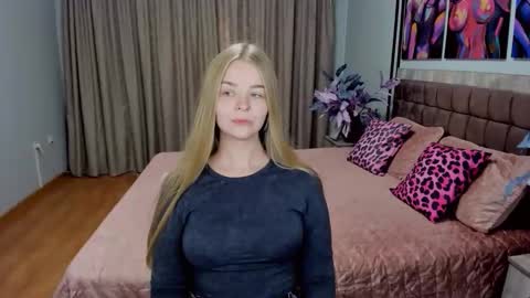 Snapshot of sirenabloom chatting on September 20, 10:57 am SirenaBloom online show from September 20, 10:57 am