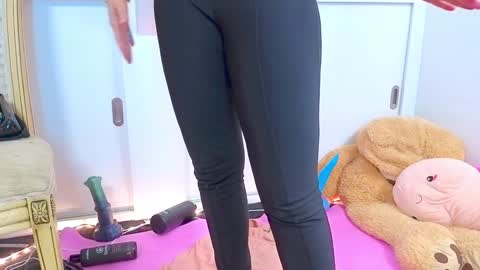 Elise online show from March 21, 1:16 pm