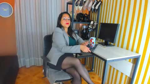 skarlettbarnes online show from November 12, 11:52 am