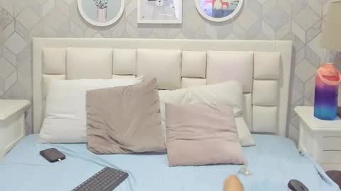 SkinnyGirl online show from February 6, 7:39 pm