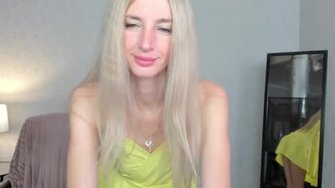 Snapshot of skinnyladyy chatting on March 6, 2:09 am Skinnyladyy online show from March 6, 2:09 am