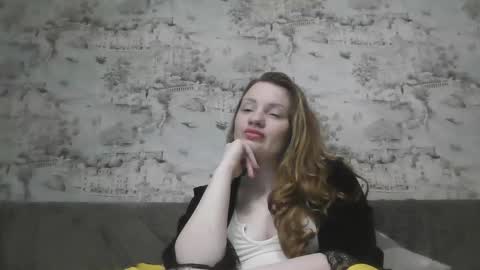 Snapshot of skyler_wans chatting on February 21, 1:11 am Skyler online show from February 21, 1:11 am