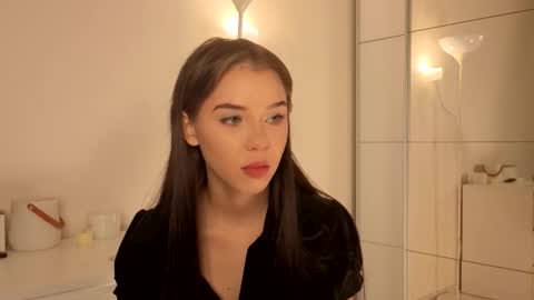 Lily online show from November 16, 2:06 pm