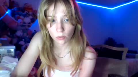 sm0keprincesspeach online show from December 31, 1:04 am