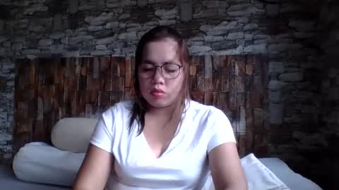 Snapshot of small_boobs59 chatting on December 30, 7:59 am Lovewella online show from December 30, 7:59 am