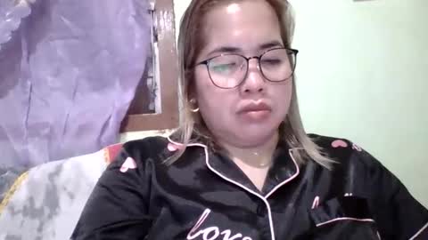 Snapshot of small_boobs59 chatting on September 19, 11:42 am Lovewella online show from September 19, 11:42 am