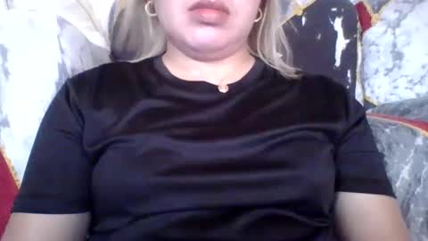 Snapshot of small_boobs59 chatting on October 5, 8:30 am Lovewella online show from October 5, 8:30 am