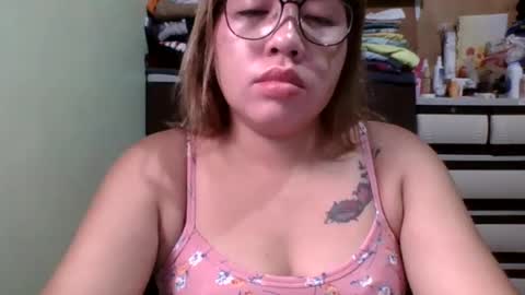 Snapshot of small_boobs59 chatting on February 5, 11:06 pm Lovewella online show from February 5, 11:06 pm