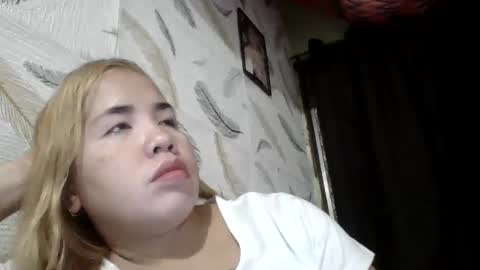 Snapshot of small_boobs59 chatting on February 20, 9:55 am Lovewella online show from February 20, 9:55 am