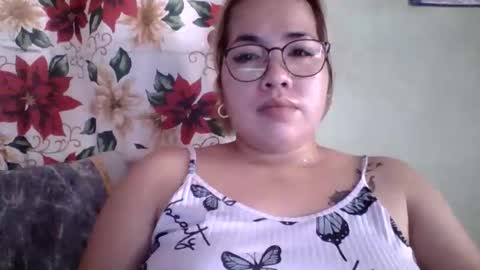 Snapshot of small_boobs59 chatting on October 25, 4:09 am Lovewella online show from October 25, 4:09 am