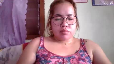Snapshot of small_boobs59 chatting on September 17, 4:21 am Lovewella online show from September 17, 4:21 am