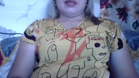 Snapshot of small_boobs59 chatting on October 8, 7:46 am Lovewella online show from October 8, 7:46 am