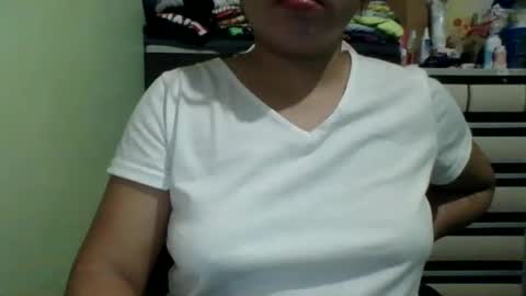 Snapshot of small_boobs59 chatting on February 6, 10:32 pm Lovewella online show from February 6, 10:32 pm