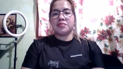 Snapshot of small_boobs59 chatting on October 4, 8:20 am Lovewella online show from October 4, 8:20 am