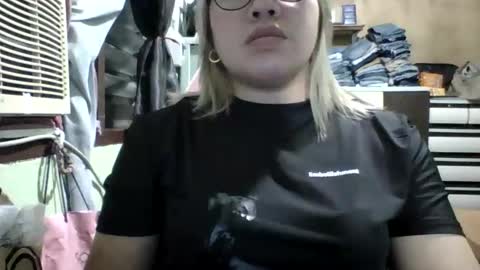 Snapshot of small_boobs59 chatting on September 20, 12:58 pm Lovewella online show from September 20, 12:58 pm