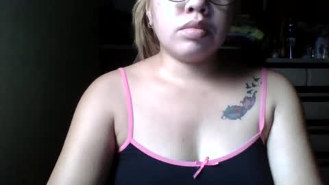Snapshot of small_boobs59 chatting on February 16, 6:32 am Lovewella online show from February 16, 6:32 am
