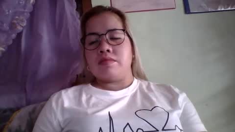 Snapshot of small_boobs59 chatting on September 26, 7:06 am Lovewella online show from September 26, 7:06 am