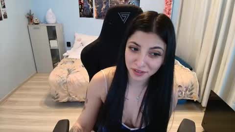 small_horny_girl online show from January 17, 11:29 am