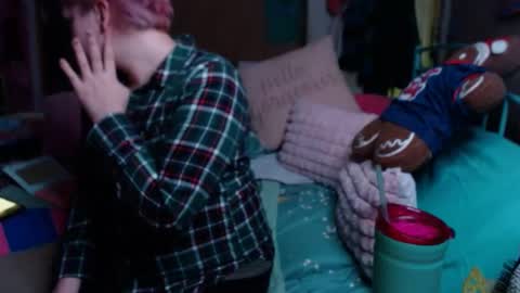 DIAN dee-ann online show from January 19, 1:00 am