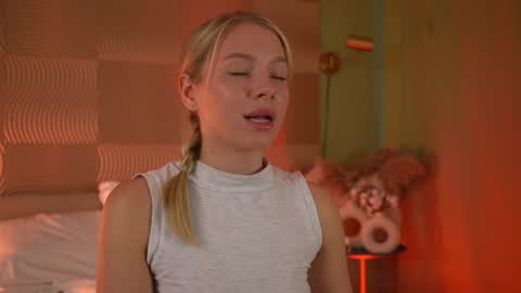 Candice Snow online show from December 25, 12:47 pm