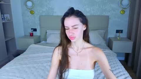 snow_whiteeex online show from June 15, 4:23 am