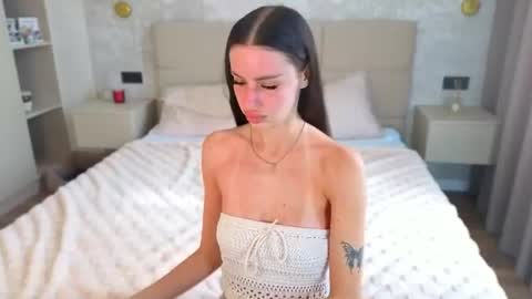 snow_whiteeex online show from July 9, 1:24 pm