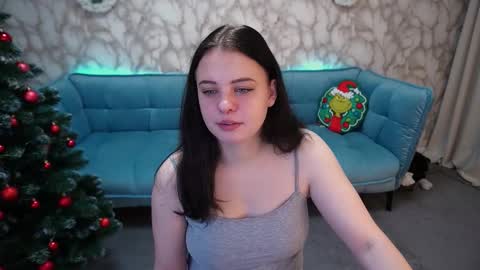 snowwhite_bella online show from December 18, 6:40 am