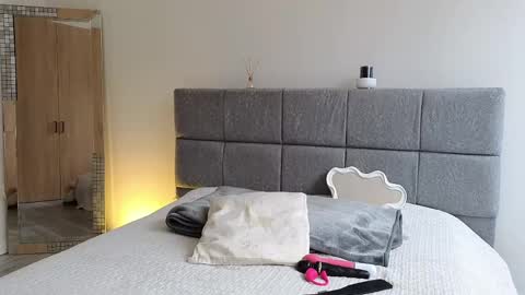 IG Soffimoon   I THANK YOU FOR LEAVING YOUR FOLLOW online show from April 16, 7:24 pm