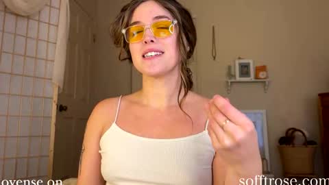 Snapshot of sofftrose chatting on January 5, 12:09 am Julia    online show from January 5, 12:09 am