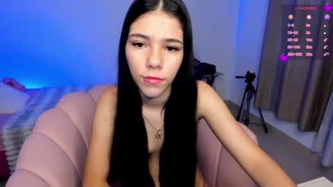Snapshot of sofi_perezz chatting on February 6, 10:53 pm sofi online show from February 6, 10:53 pm