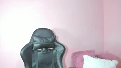 sofi_rojass online show from April 18, 1:41 am