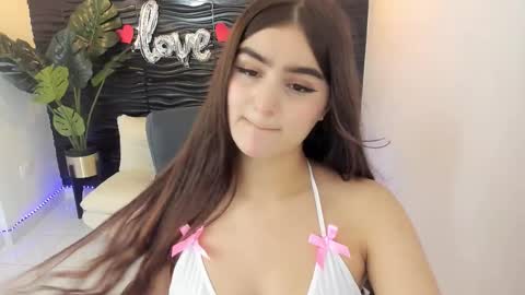 Snapshot of sofia44 chatting on March 5, 12:44 pm Skarlett online show from March 5, 12:44 pm