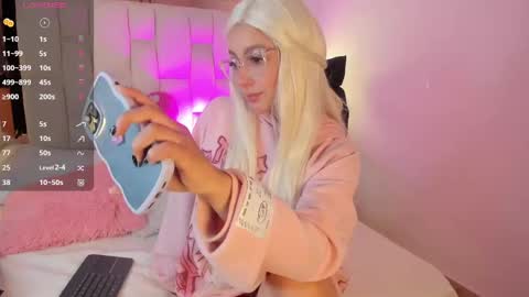 Snapshot of sofia_dream7 chatting on February 18, 11:44 am Sofi online show from February 18, 11:44 am