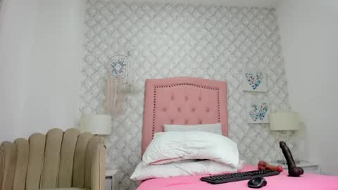 sofia_martinez9 online show from May 30, 8:05 pm