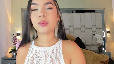 Snapshot of sofiacortez chatting on February 5, 12:49 pm Sofia online show from February 5, 12:49 pm