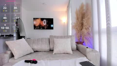 sofia wiliam   online show from April 6, 12:50 pm