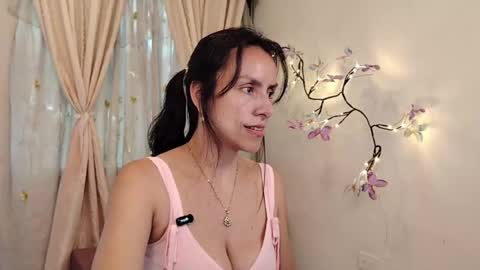 Sofi Bella online show from April 14, 7:25 pm