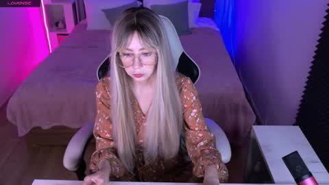 Snapshot of sofiisun chatting on October 13, 4:15 am Sofia online show from October 13, 4:15 am