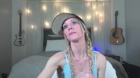 Sofi King online show from April 5, 4:06 pm