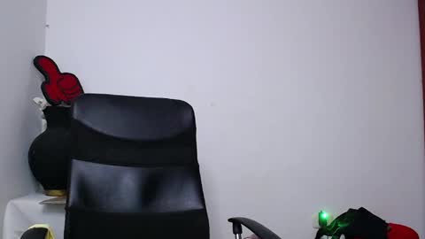 Snapshot of soft_fetish chatting on January 29, 1:07 pm Camila M online show from January 29, 1:07 pm