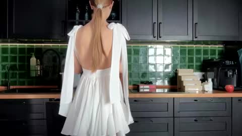 Bella online show from March 5, 4:41 am