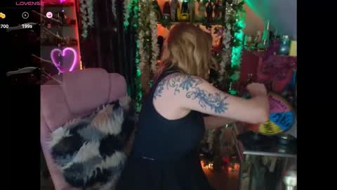 solesticia online show from April 5, 2:10 am