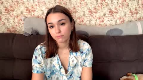 Snapshot of somerfrieler chatting on October 24, 10:11 am Hello My name is Jane im new model here and little but shy but curious. online show from October 24, 10:11 am